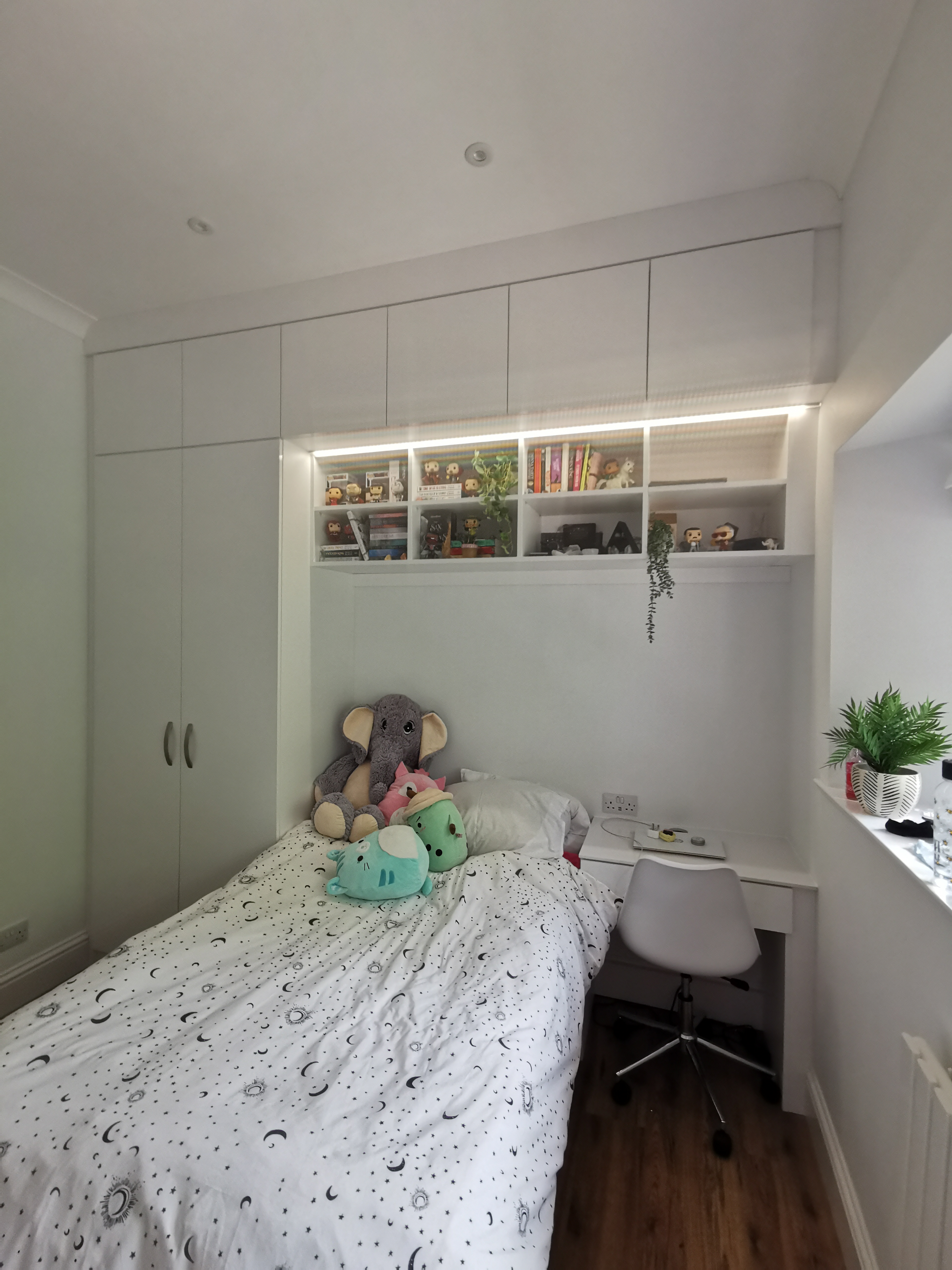 Kids Bedroom with Built-in Storage & Desk